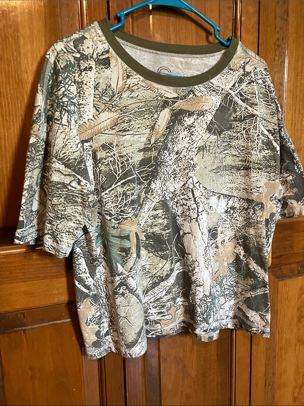 Social Culture Camo Crop Top Tee in Olive and Tana & 9 FREE BRACELETS:)